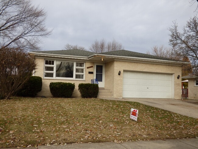 Building Photo - 1332 W Mulloy Dr