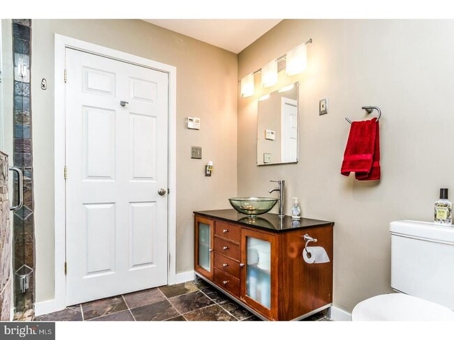 Building Photo - 100 Tudor Ln