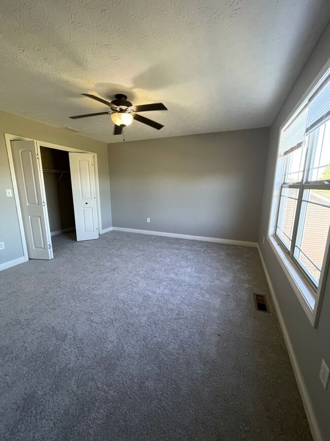 Building Photo - 3 Bedroom Single Family Home - South Side of Lafayette