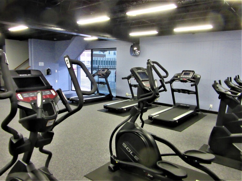 fitfitness center is 2 /1/2 blocksaway - 605 N Walnut St