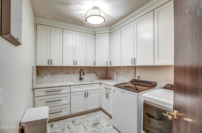 Building Photo - 9671 E Monument Dr