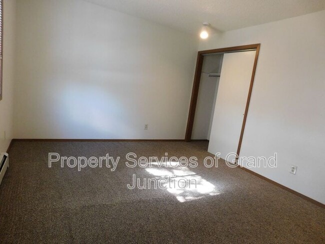 Building Photo - 570 Dawn Ct