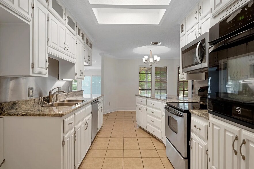 Galley Kitchen - 273 Leafy Hollow Ln