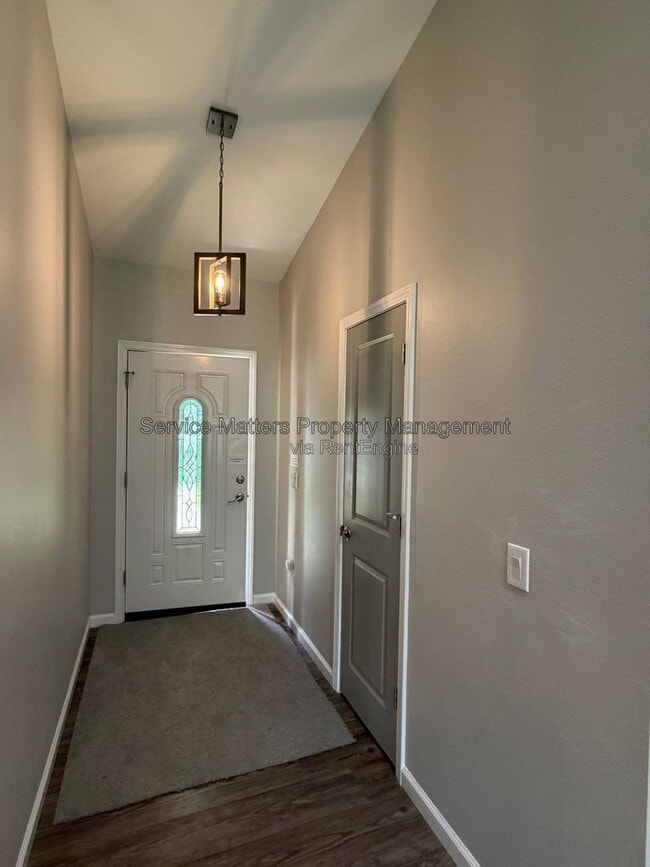 Building Photo - 5553 Riviera Dr