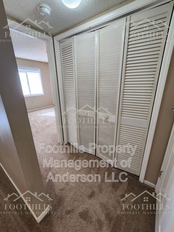 Building Photo - 1911 Northlake Dr