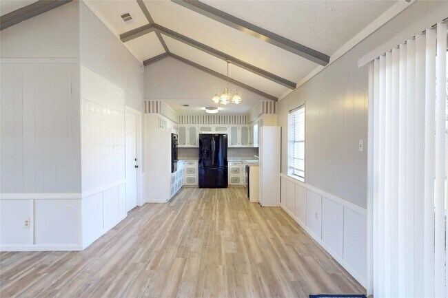 Building Photo - 5005 Cedar Creek Dr