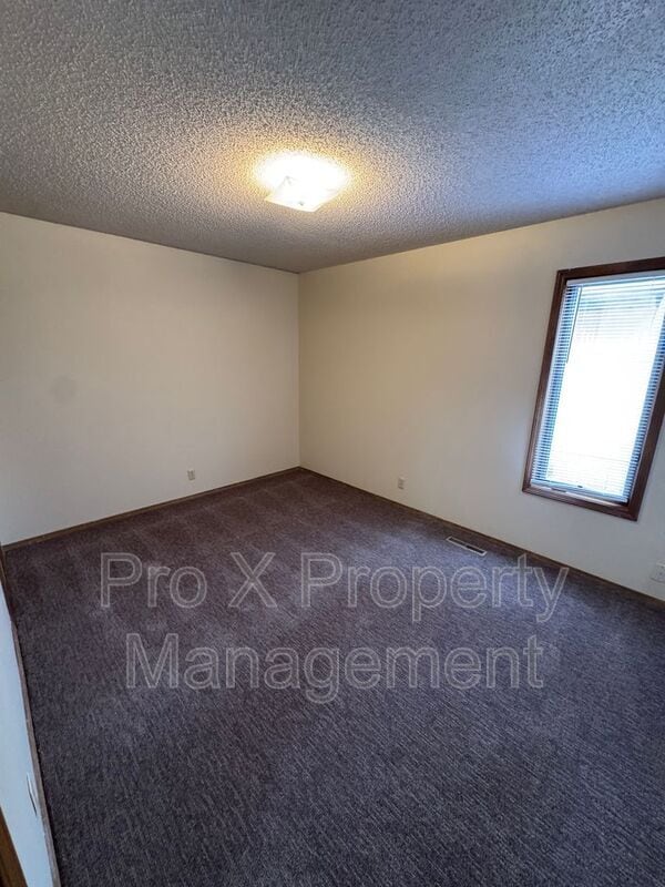 Building Photo - 300 W Streamside Ct