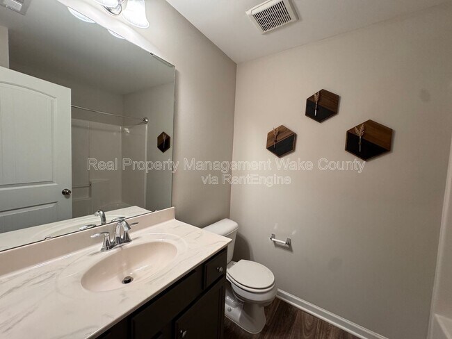 Building Photo - 166 Gulley Glen Dr