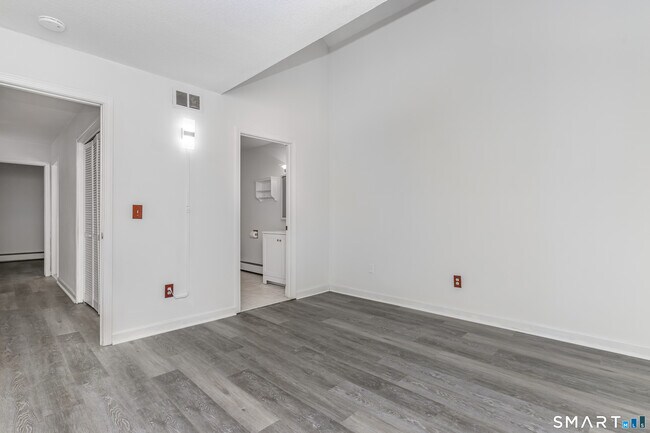 Building Photo - 5 Staunton Ct