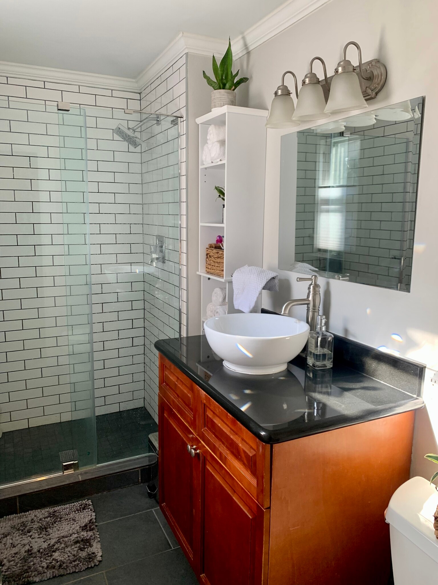Updated bathroom - 715 S 5th St