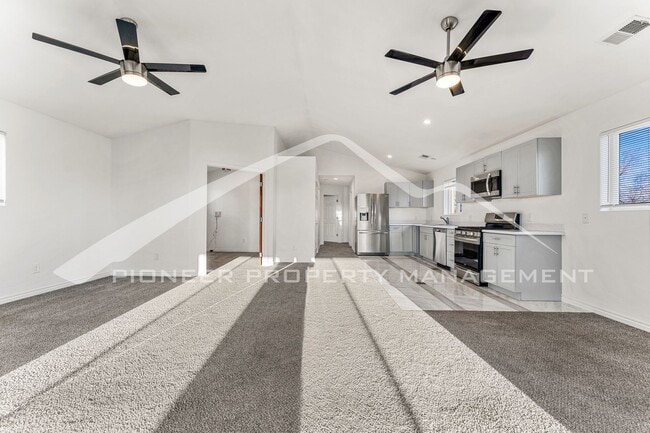 Building Photo - Upper Level Half Duplex with Central A/C and In-Unit Laundry