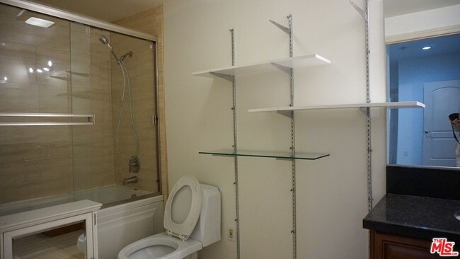 Building Photo - 1037 S Fedora St