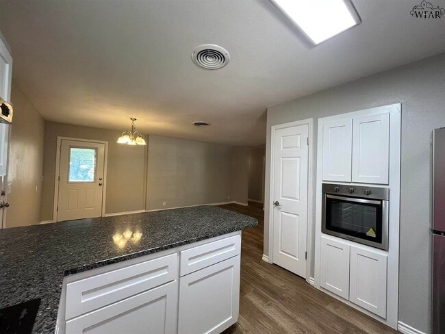 Building Photo - 5503 Hooper Dr