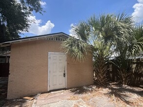 Building Photo - Renovated Garage Studio For Rent