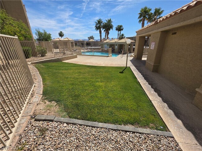 Building Photo - 2200 Highpointe Dr