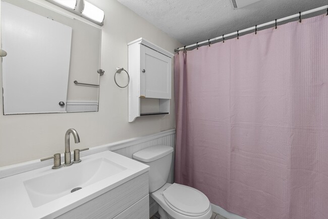 Building Photo - 276 Codman Hill Rd