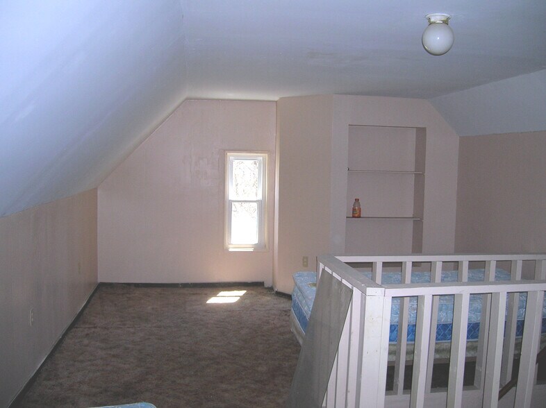 Building Photo - 128 Hawley St