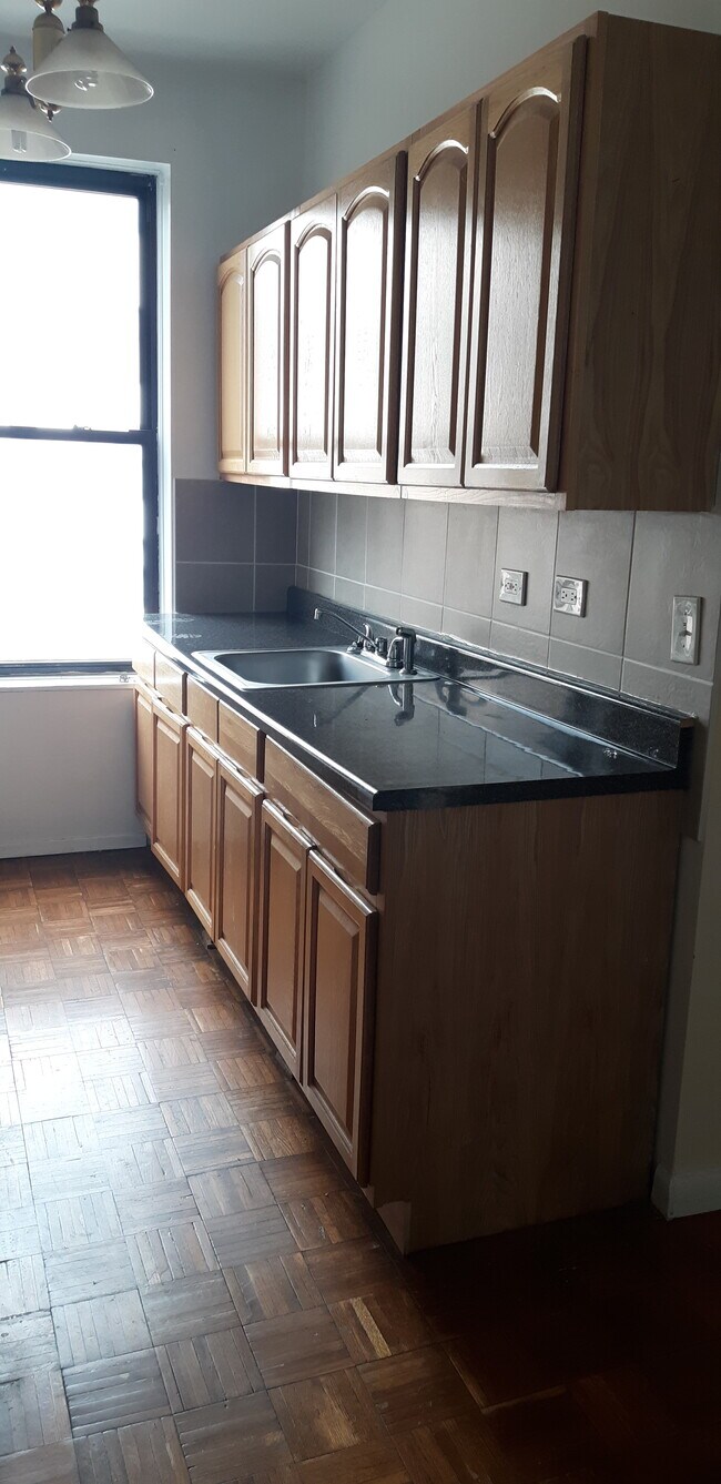Building Photo - 24-15 28th St