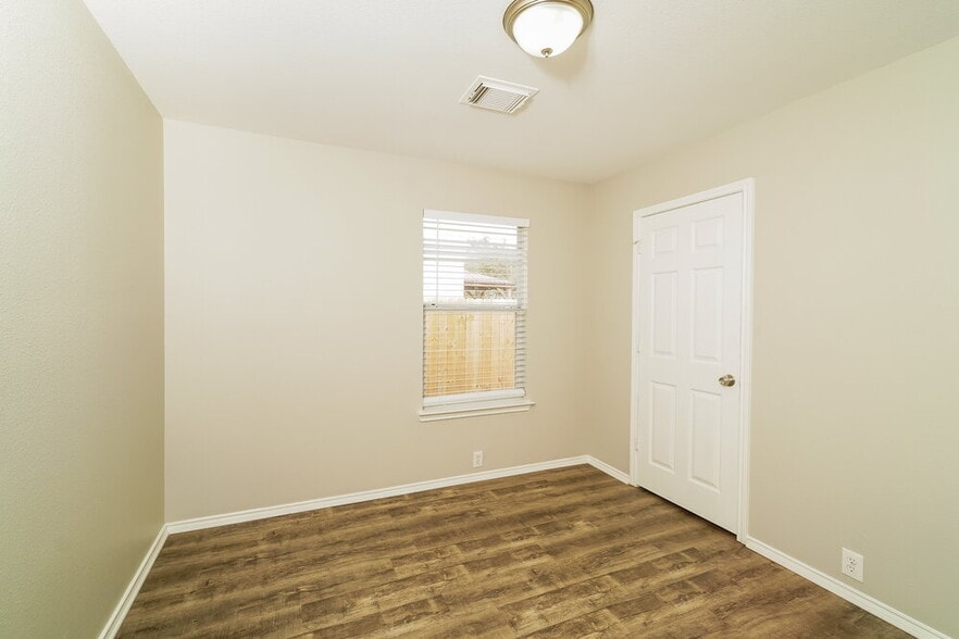 Building Photo - 15810 Brisbane Dr