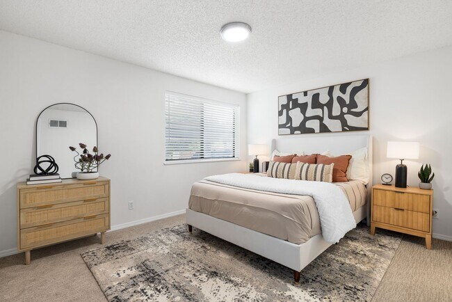 Building Photo - Private End-Unit Condo in Southeast Boise | Pool Access + Great Location