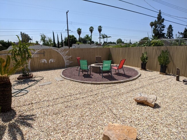 Building Photo - Beautiful 3 Bedroom Home with Pool