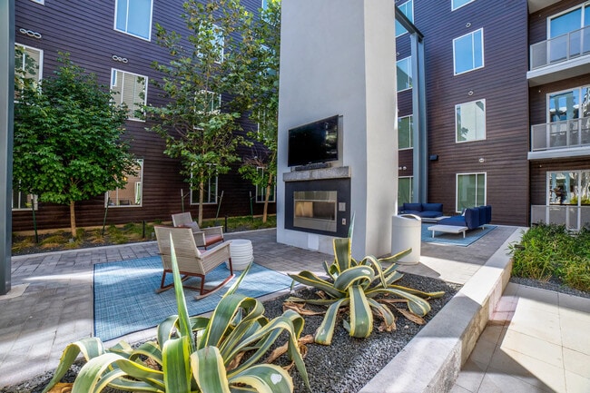 Building Photo - 1301 W Koenig Ln