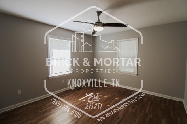 Building Photo - 1407 Charles Dr NE