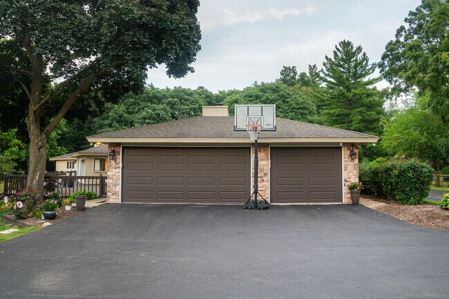 Building Photo - 208 Brookdale Ln