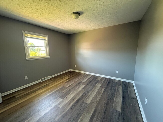 Building Photo - 410 Western Green Ave