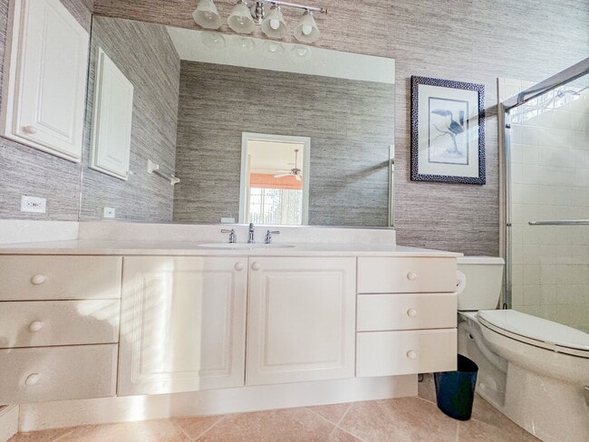 Building Photo - "Luxurious 3-Bedroom Bradenton Retreat with Granite Elegance & Guest Suite -