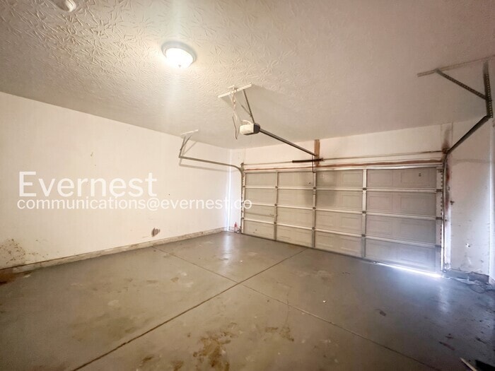 Building Photo - 6621 Waterton Ave SW