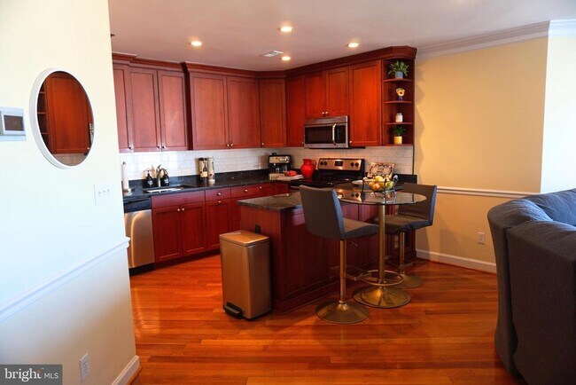 Building Photo - 100 Harborview Dr