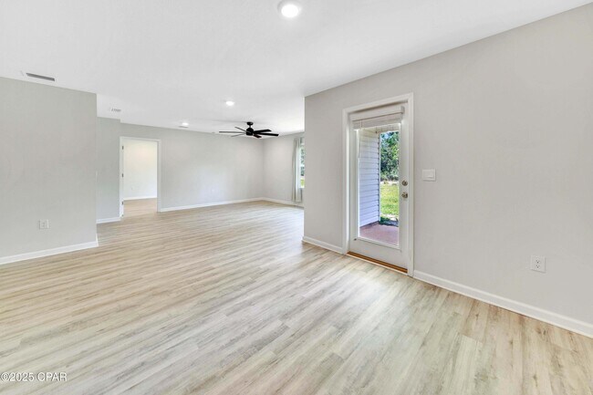 Building Photo - 2304 Aquarius Dr