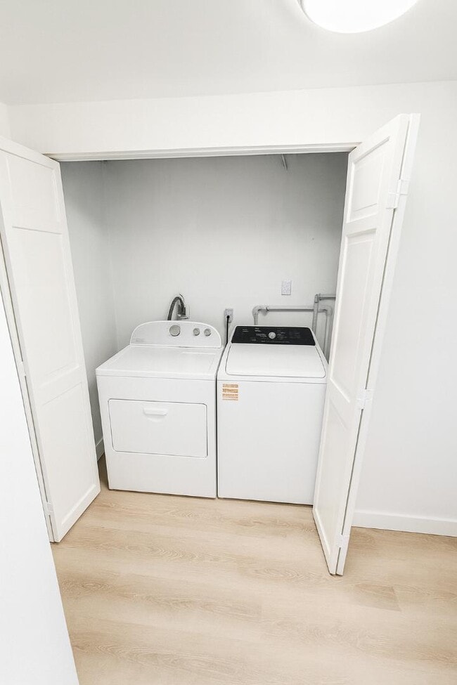 Building Photo - 129 Alachua Dr