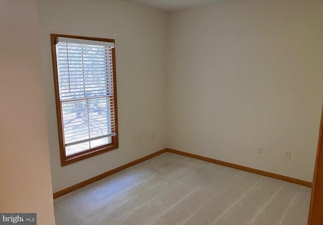 Building Photo - 22571 Chickadee Circle