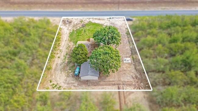 Building Photo - 2 bedroom / 1 bathroom available for rent ...