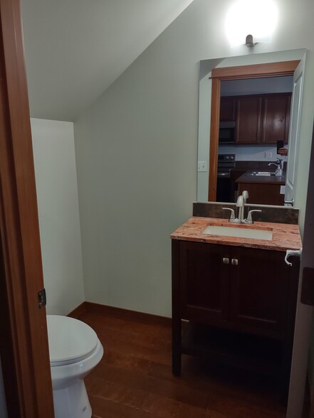 O.5 bath - 25818 Arklow Pl NE