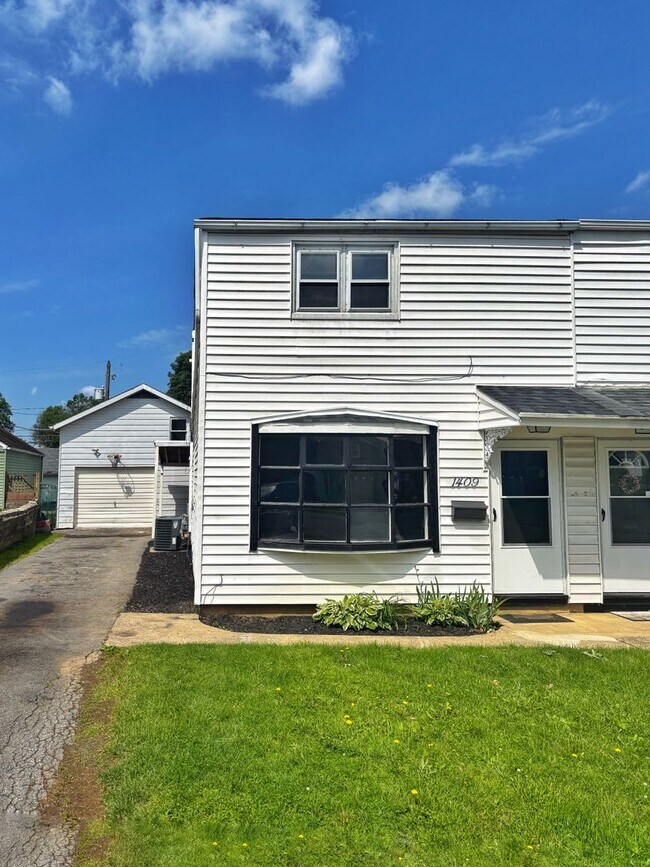 Primary Photo - Charming 3-Bedroom Home in Quiet Cul-de-Sa...