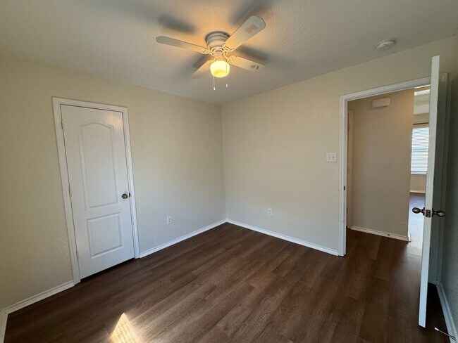 Building Photo - BEAUTIFUL SINGLE STORY HOME  |  CLOSE TO HWY 90 & 1604 | SHOPPING & RESTAURANTS