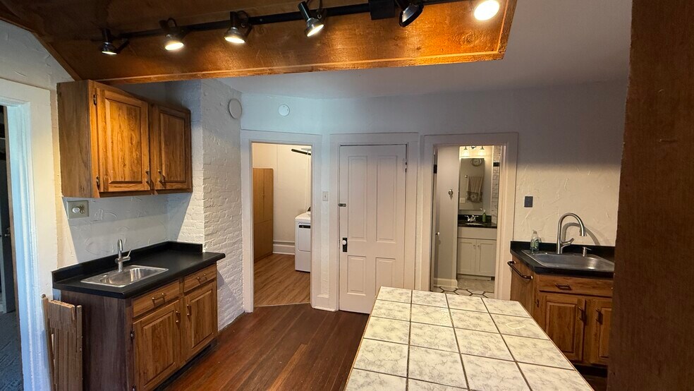 Kitchen 3 - 528 E Glover Ave
