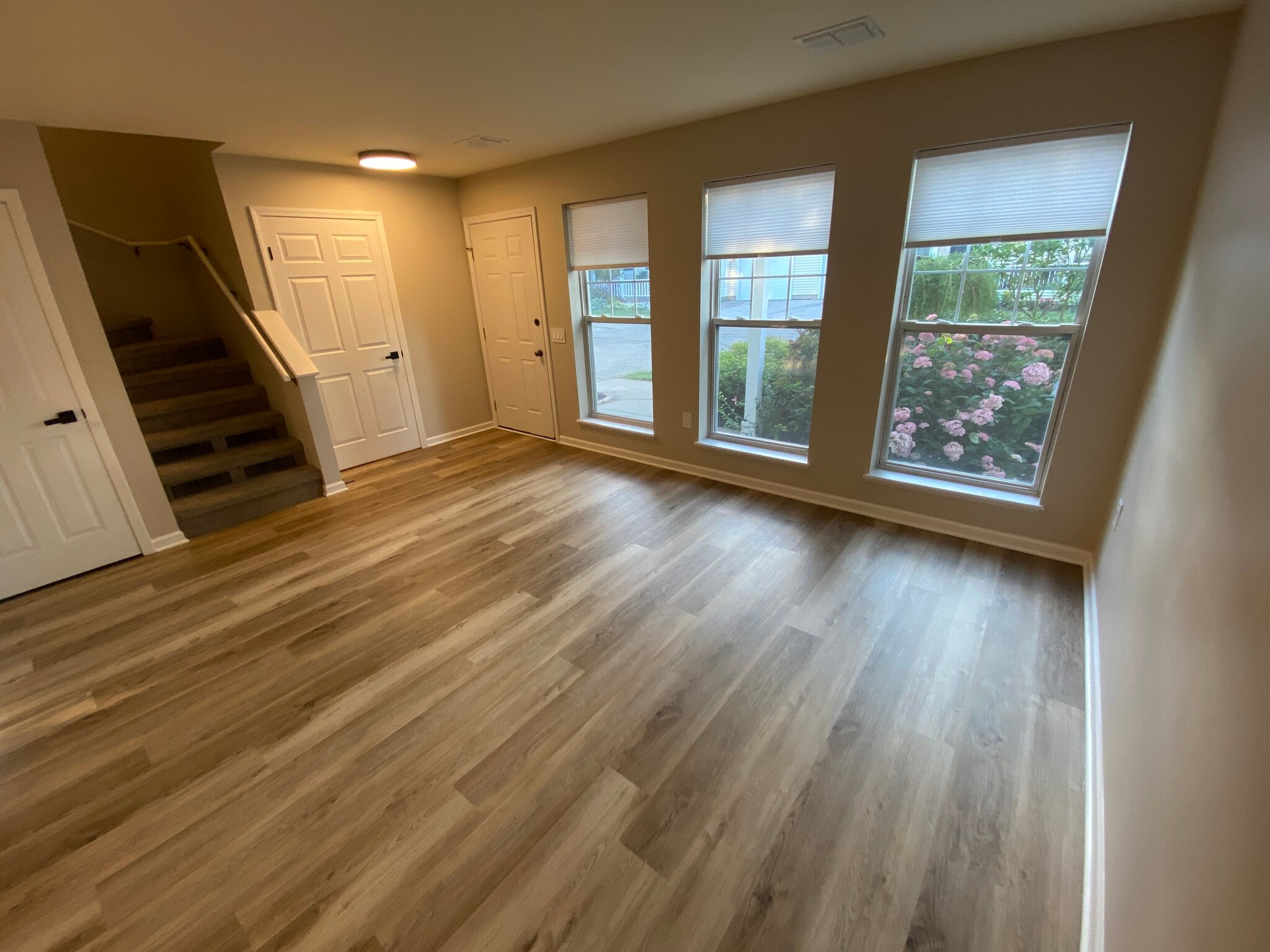 Front entry. New blinds and window seals. - 2989 Holborn Cir