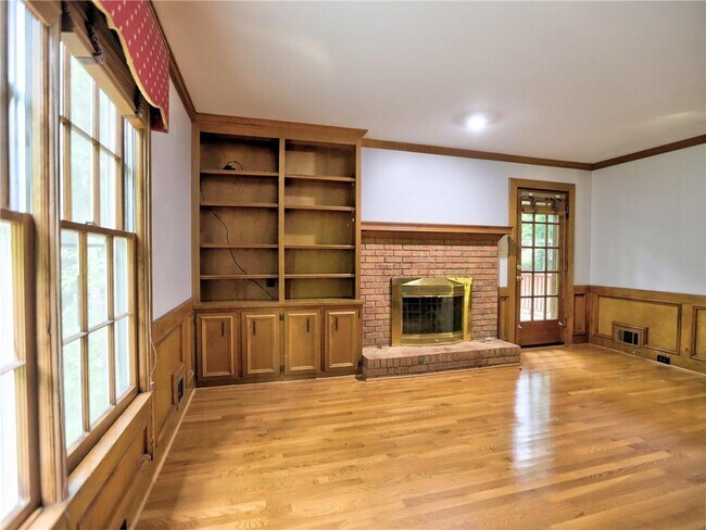 Building Photo - 2101 Mark Hall Ct NE