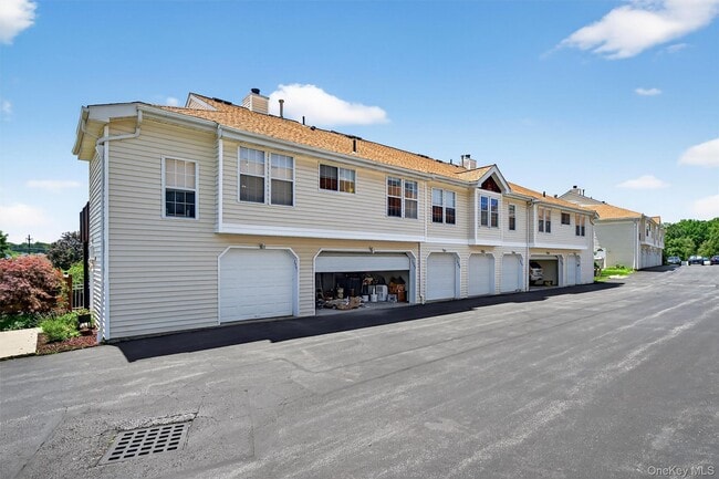 Building Photo - 3911 Whispering Hills Dr