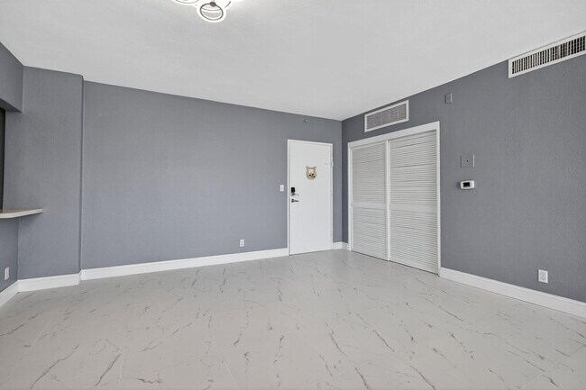 Building Photo - 3801 S Ocean Dr