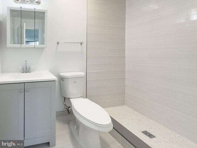 Building Photo - 303 Dove Ct