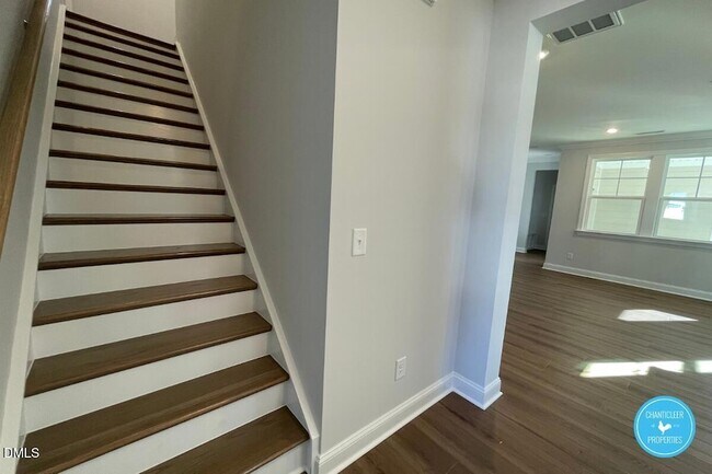 Building Photo - 105 Chesapeake Way