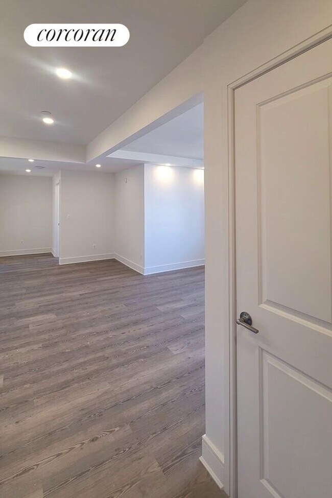 Building Photo - 45 W 81st St