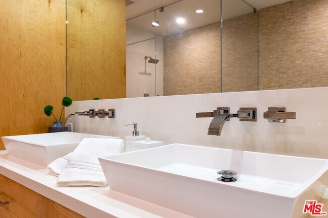 Building Photo - 11950 S Beach Club Way