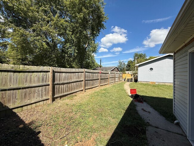 Building Photo - Beautiful 4 Bedroom 2 bathroom home for lease