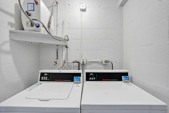 Building Photo - 95B